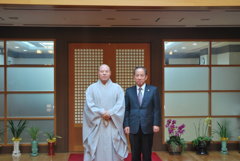 2010.10.28_김태영 국방장관 예방 (22)